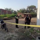 La policía llegó al sitio para iniciar las investigaciones del ataque mortal.