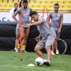 Matías Oyola se exigió en la práctica de este lunes para ser tomado en cuenta por Fabián Bustos