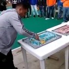 Con dos pasteles festejaron onomástico de un supuesto Chonero.