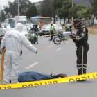 La víctima habría intentado cruzar la calle, cuando fue embestido por una moto.