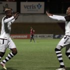 Los jugadores del equipo canario festejaron la goleada de 0-3 ante el Deportivo Cuenca a la víspera del Clásico del Astillero.