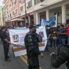 Los empleados y dueños de bares exigen no ser discriminados.