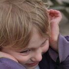 Recurre a la música, esta hace maravillas, la puedes emplear en juegos. Pon su repertorio favorito.