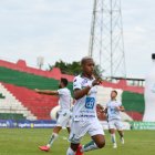 Luis Gómez, de Liga (P), celebra uno de sus tantos