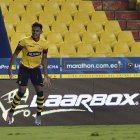 El delantero paraguayo Cristian Colmán anotó su primer gol con Barcelona, en el duelo ante Emelec, en la fecha 7 de la LigaPro.
