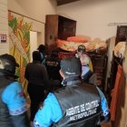 En uno de los hostales se encontró a una menor de edad.