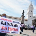 Unas 30 personas se convocaron en la plaza Santo Domingo para exigir seguridad.