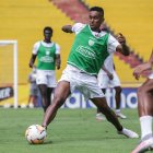 Fidel Martínez, de Lago Agrio para Barcelona. Una alegría en la cancha.