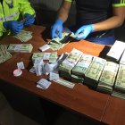 Los extranjeros portaban más de 300 mil dólares en efectivo.