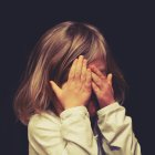 En tiempos de crisis enséñele a sus hijos a trabajar en su resiliencia.