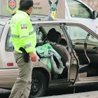 El cuerpo fue hallado en el asiento trasero de un Ford Taurus, en el sur de Quito.