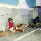 Wálter y José duermen en los exteriores de la iglesia San Francisco. 

PERIODISTA : GELIOTZA ROBLES 

FECHA : 13/08/2020 

Agencia (ag-extra)