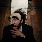 El actor Alejandro Carvajal es uno de los protagonistas de la puesta en escena