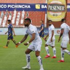 El delantero uruguayo Rodrigo Aguirre ejecutó con mucha frialdad el penal a favor de los albos.