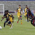 Delfín se encontró encerrado y no pudo pelear por el empate en Riobamba.