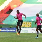 Los 'rayados' celebran la victoria obtenida.