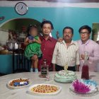 Carlos (en el centro) falleció el 1 de abril en Guayaquil. Fue necesaria una prueba de ADN para identificar su cuerpo.