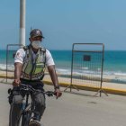 Uniformados monitorearán la playa para confirma que los turistas cumplan con las medidas de bioseguridad.