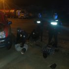 Los tres sospechosos fueron detenidos en el kilómetro 47 de la vía Alóag - Santo Domingo.