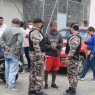 En horas de la mañana, guías lo rastrearon y localizaron al interno que se puso a llorar.