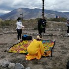 Rosita realizó un ritual para sanar a la Madre Tierra.