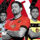 jaime Iván Kaviedes, refuerzo del AVICED de Cuenca es buscado para que apoye con un autógrafo.