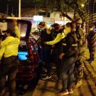 El comisario de turno, junto a personal policial, desplegó un operativo en varios sectores.