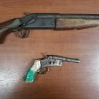 Las armas estaban en posesión de dos hombres, detenidos en Flor de Bastión por la Policía la noche de este viernes.