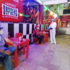 Las trabajadoras sexuales usarán trajes de bioseguridad hasta el momento de la negociación con el cliente.