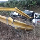 En esta condición quedó el vehículo tras el violento impacto.