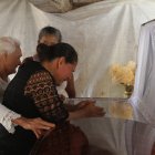 Los restos de Carlos Simón Abad Abad son velados en la casa de su progenitora. Familiares están consternados.