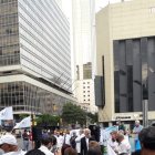 Una manifestación en favor del retorno del Instituto Izquieta Pérez se realizó en la Plaza Vicente Rocafuerte de Guayaquil.
