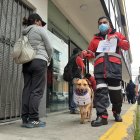 La gente se emociona el verlo. Los niños quieren tocarlo y tomarse fotografías.
