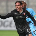 El uruguayo Matías Zunino festeja el tanto del triunfo para los albos.