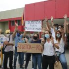 Pariente de Roberto malta realizaron un plantón pacífico previo a la audiencia de reformulación de cargos, donde se dictó prosión para la sospechosa.