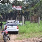 Agentes de Criminalística cercaron el lugar para buscar indicios que conlleven a aclarar la muerte de Irma Veas.