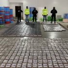 La droga sería enviada a países de Europa. Muchos paquetes tenían la bandera de Rusia.