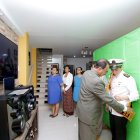 La familia de Jorge Flores, cadete de Altamar, observa la transmisión mientras sus padres le colocan la banda de abanderado.

PERIODISTA : JOSE PIZZA

FECHA : 25/09/2020 

Agencia (ag-extra)