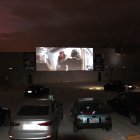 Uno de los espacios se  estableció en el último piso de un parqueadero de un centro comercial. Con la capacidad de 60 autos.