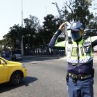 En las calles de la urbe porteña lo acompañan la seriedad y la mesura, pero en el escenario se suben el relajo, la adrenalina y el ‘flow’.