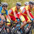 Richard Carapaz (i) fue protagonista en la prueba de ruta del Mundial de ciclismo.