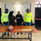 La mujer tenía una credencial de Policía, la cual utilizaría para enganchar a sus víctimas