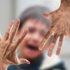 El niño habría sido violado desde que tenía 3 años. Ahora permanece con sus supuestos agresores sexuales.