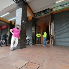 Pareja resultó herida con cortes en el interior de un  hostal en el centro de Guayaquil. Policías investigan una tentativa de femicidio.