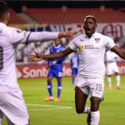 Los Cristian Martinez y Cruz fijos en el 11 de Pablo Repetto.