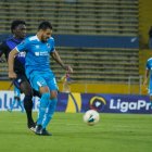 En el resto del primer tiempo no hubo grandes emociones, salvo una mala para el Bombillo. Zapata se retiró lesionado y en su lugar ingresó Dixon Arroyo.