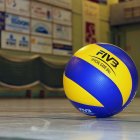 El vóleibol se practica generalmente en espacios cerrados y con poco distanciamiento entre los jugadores.