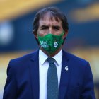 Guillermo Almada, ex entrenador del Barcelona de Ecuador y ahora del Santos de México.