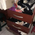 Los pillos revolvieron todo para encontrar y llevarse el dinero.