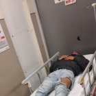El joven  baleado en la pierna se recupera en una casa de salud.